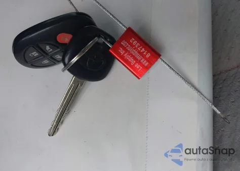 2013 Toyota Sienna Le V6 8 Passenger z USA, uszkodzony, nr VIN 5TDKK3DC9DS335124